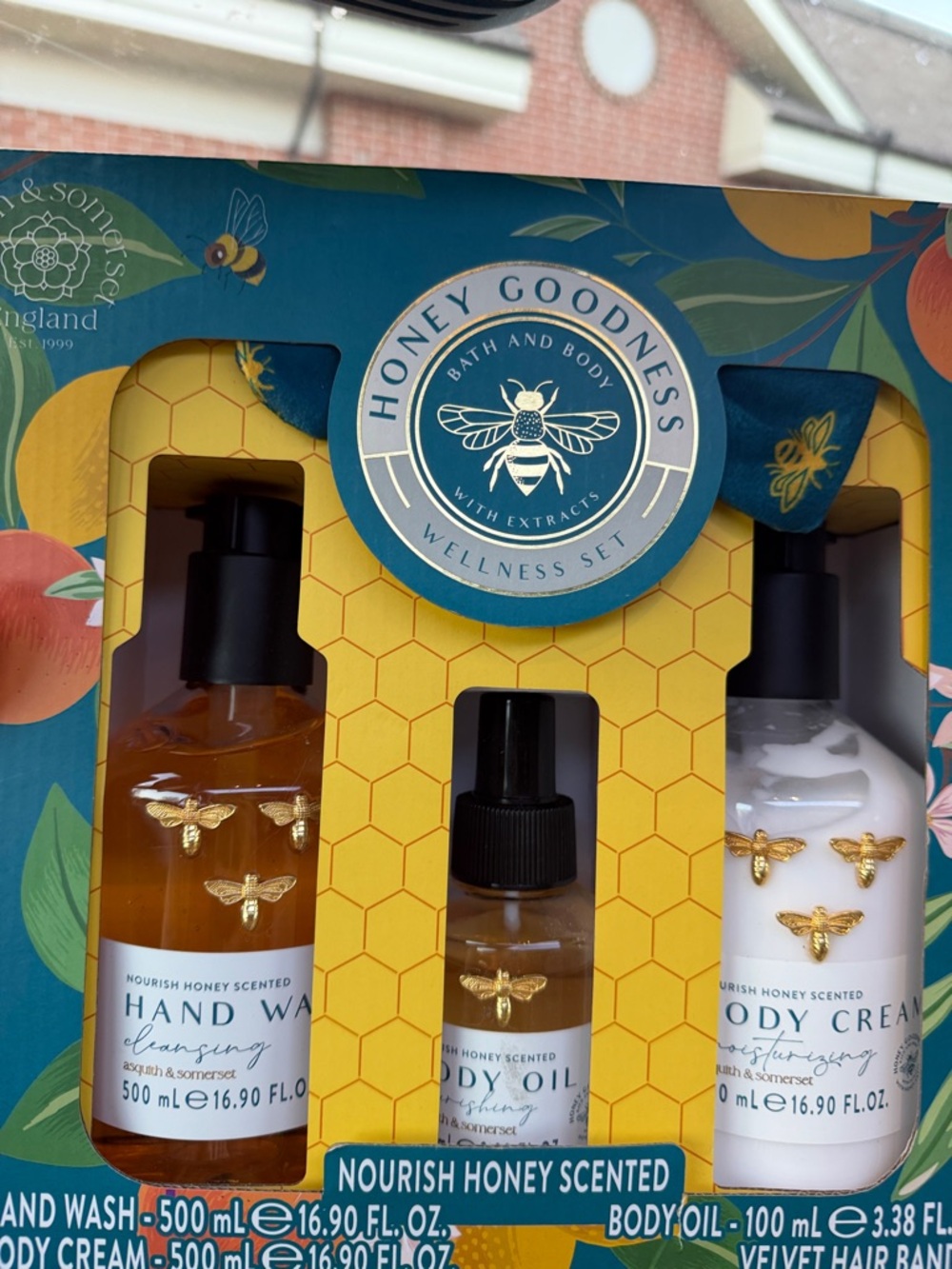 Nourish Honey Scented Hand Wash & Body Cream Set -